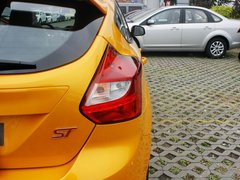 2013款 ST 2.0T 手动 橙色版