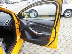 2013款 ST 2.0T 手动 橙色版