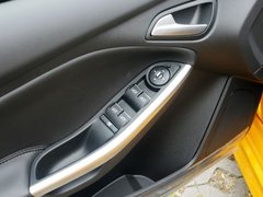 2013款 ST 2.0T 手动 橙色版