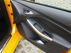 2013款 ST 2.0T 手动 橙色版