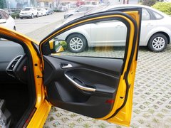 2013款 ST 2.0T 手动 橙色版
