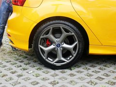 2013款 ST 2.0T 手动 橙色版