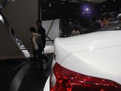 2012款 M25L 2.5L 自动 舒适版