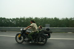 2012款 M25L 2.5L 自动 舒适版