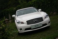2012款 M25L 2.5L 自动 舒适版