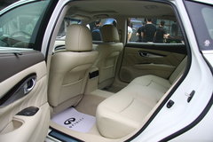 2012款 M25L 2.5L 自动 舒适版