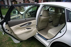 2012款 M25L 2.5L 自动 舒适版