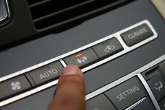 2012款 M25L 2.5L 自动 舒适版