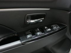 2012款 2.0L CVT 四驱豪华版 5座
