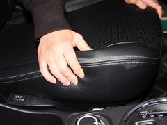 2012款 2.0L CVT 四驱豪华版 5座