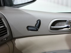 2013款 2.2L 自动 VQ-R豪华版 7座