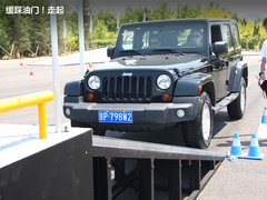 2012款 3.6L 极地版撒哈拉 4座