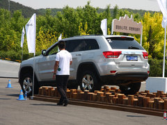 2012款 3.6L 极地版撒哈拉 4座