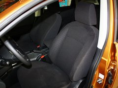 东风日产  2.0L CVT 驾驶席座椅前45度视图