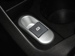 2012款 1.0L 手动 尚酷型