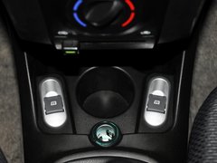 2012款 1.0L 手动 尚酷型