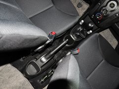 2012款 1.0L 手动 尚酷型
