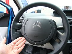 2012款 两厢 1.6L 自动 乐尚型