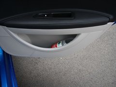 2012款 两厢 1.6L 自动 乐尚型