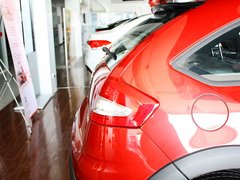 2012款 两厢 2.0L 自动 乐炫型