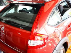 2012款 两厢 2.0L 自动 乐炫型