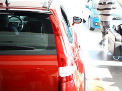2012款 两厢 2.0L 自动 乐炫型