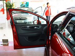 2012款 两厢 2.0L 自动 乐炫型