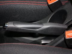 2012款 两厢 2.0L 自动 乐炫型
