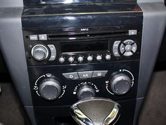 2012款 两厢 2.0L 自动 乐炫型
