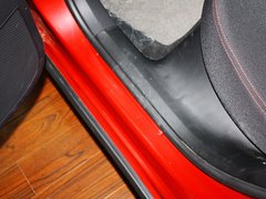 2012款 两厢 2.0L 自动 乐炫型