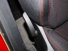 2012款 两厢 2.0L 自动 乐炫型