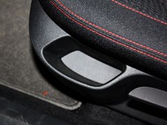 2012款 两厢 2.0L 自动 乐炫型