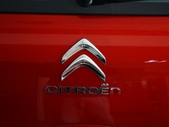 2012款 两厢 2.0L 自动 乐炫型
