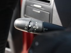 2012款 两厢 2.0L 自动 乐骋型