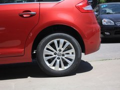 2012款 两厢 2.0L 自动 乐骋型