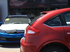 2012款 两厢 2.0L 自动 乐骋型