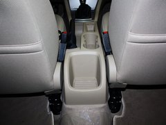 2012款 三厢 1.8L 手动 经典时尚型