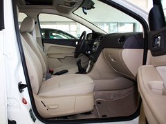 2012款 三厢 1.8L 手动 经典时尚型