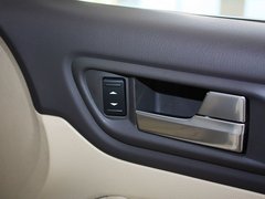 2012款 三厢 1.8L 手动 经典时尚型