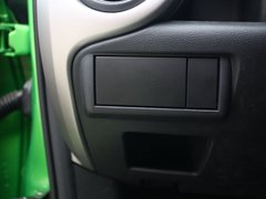 2012款 两厢 1.3L 手动 炫动标准版