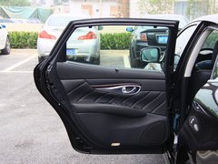 2012款 M25L 2.5L 自动 雅致版