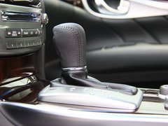 2012款 M25L 2.5L 自动 雅致版