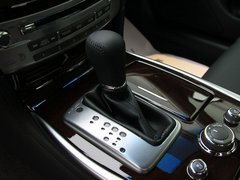 2012款 M25L 2.5L 自动 雅致版