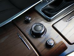 2012款 M25L 2.5L 自动 奢华版