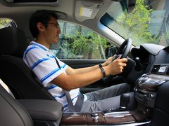 2012款 M25L 2.5L 自动 奢华版