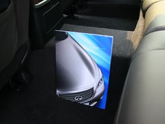 2012款 M25L 2.5L 自动 奢华版