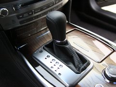 2012款 M25L 2.5L 自动 奢华版