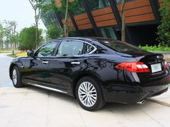 2012款 M25L 2.5L 自动 奢华版