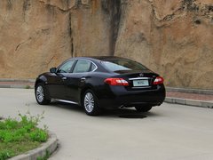 2012款 M25L 2.5L 自动 奢华版