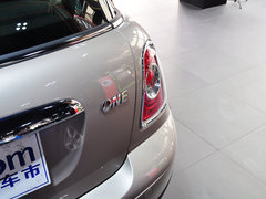 2012款 1.6L AT ONE BAKER  STREET
